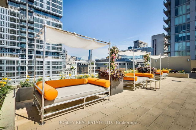 512 - 126 Simcoe Street