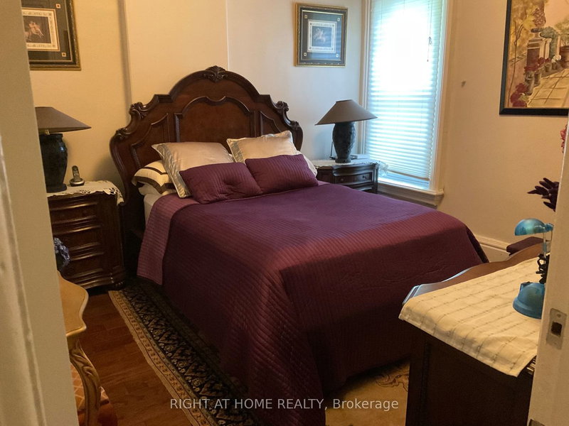 Room D - 223 Beverley St, Toronto, M5T 1Z4 | Image 3