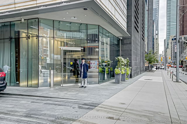 2808 - 180 University Avenue