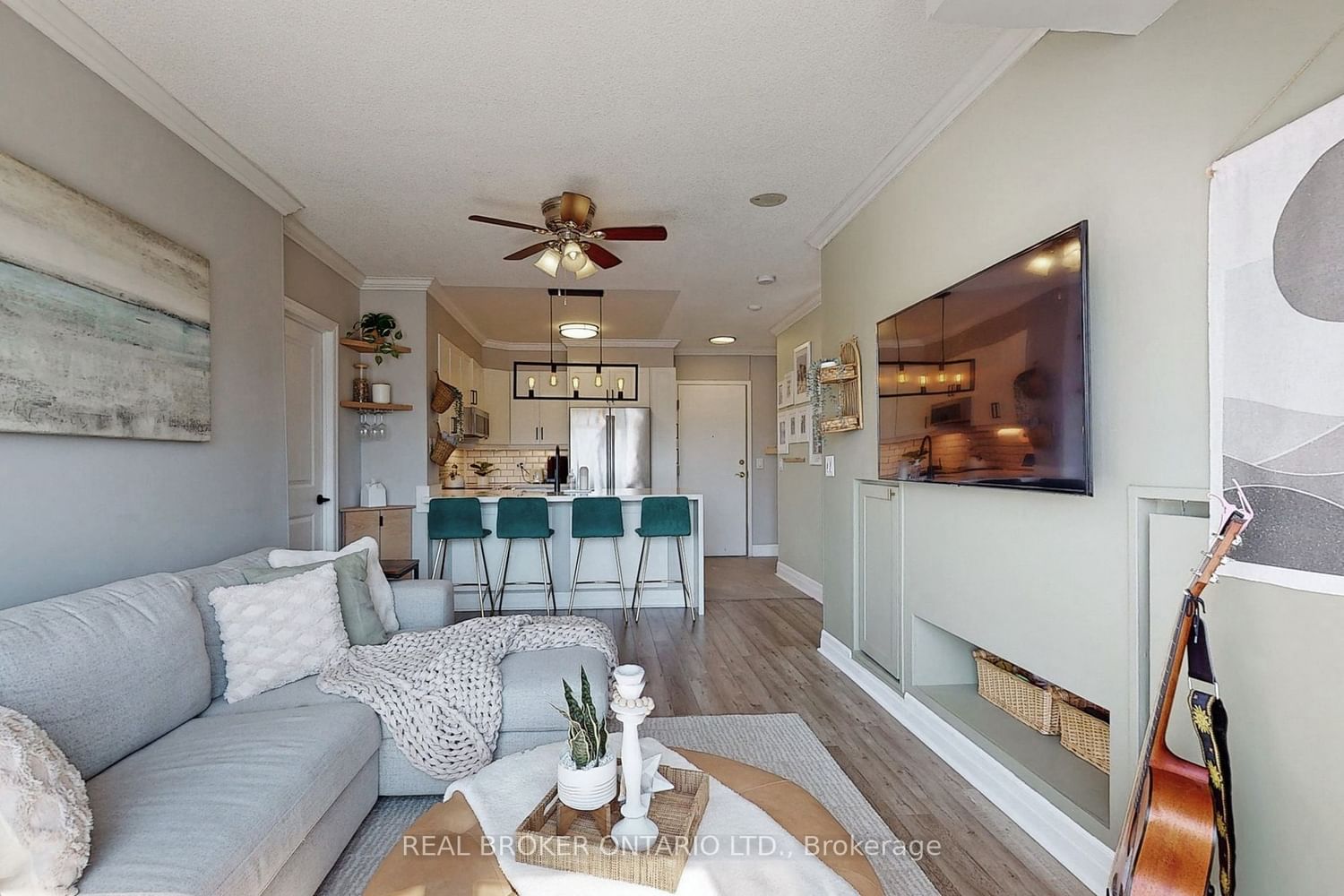Listing Image 8