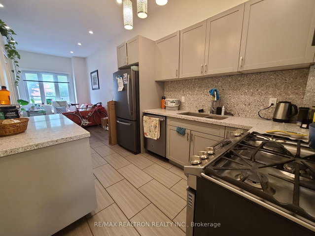 619 Wellington Street W