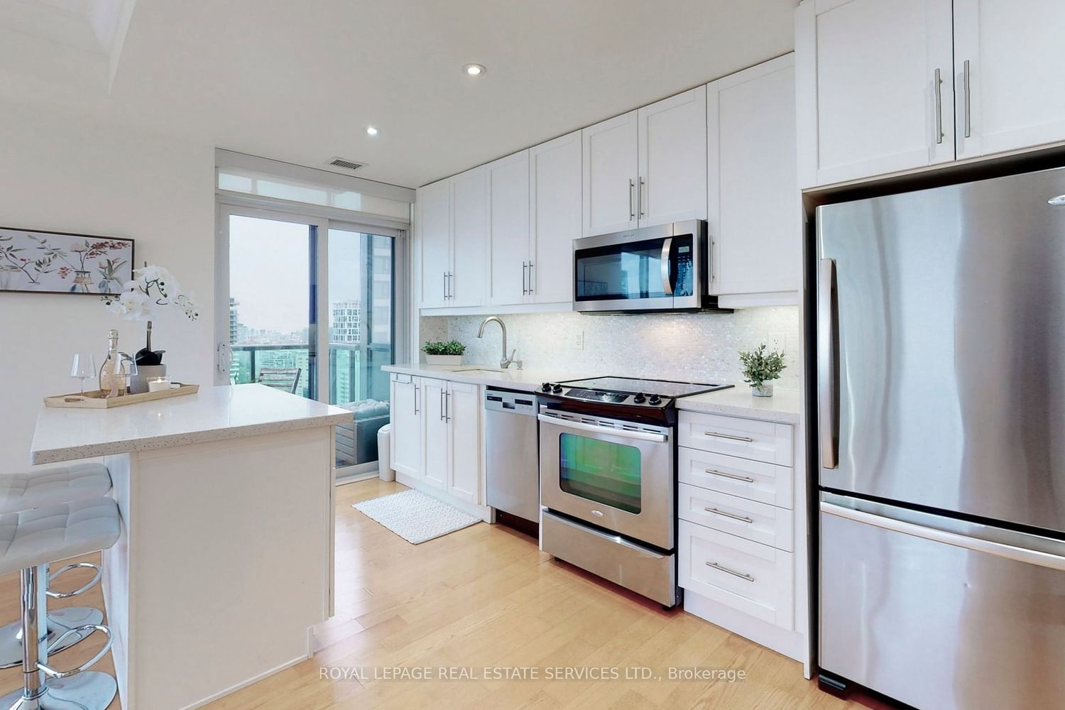 Listing Image 4