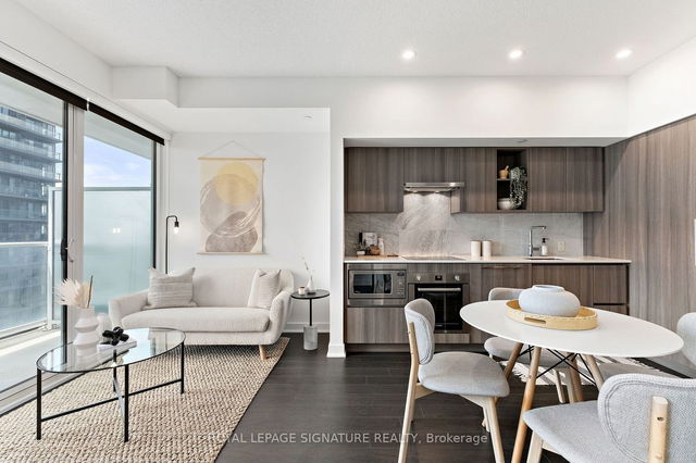2116 - 19 Bathurst Street