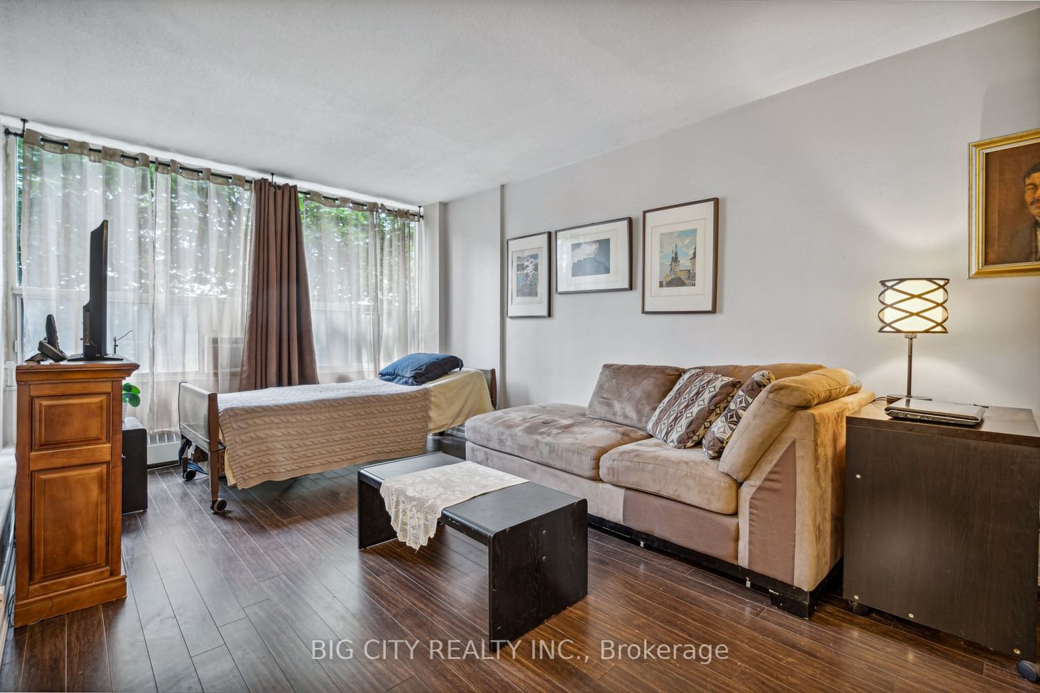Listing Image 14