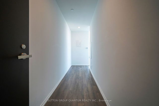 5712 - 197 Yonge Street