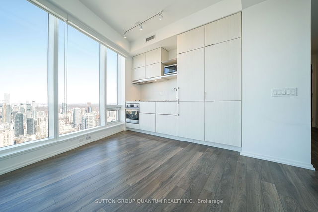 5712 - 197 Yonge Street