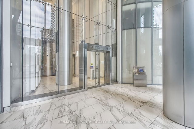 2712 - 14 York Street