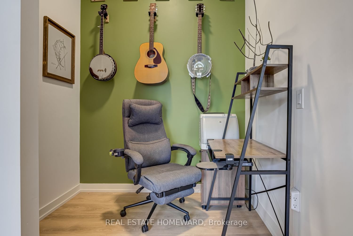 Listing Image 9