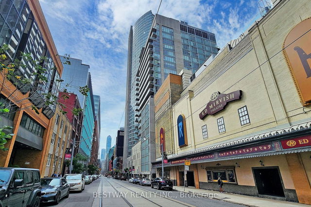 1008 - 200 Victoria Street
