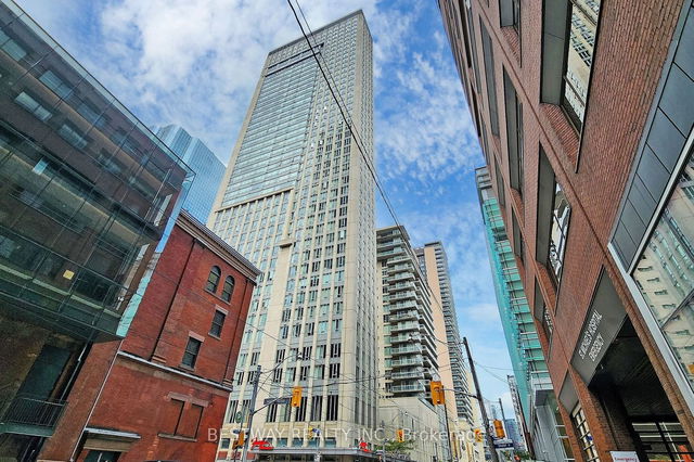 1008 - 200 Victoria Street