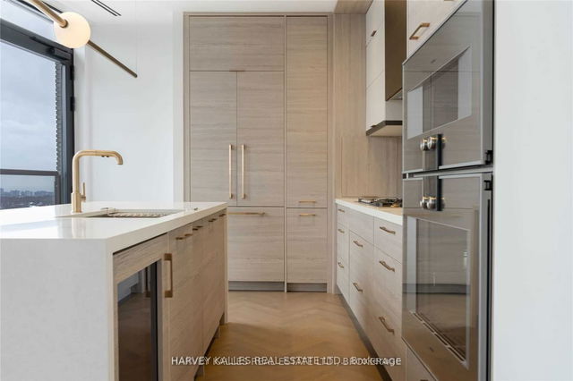 1707 - 215 Lonsdale Road