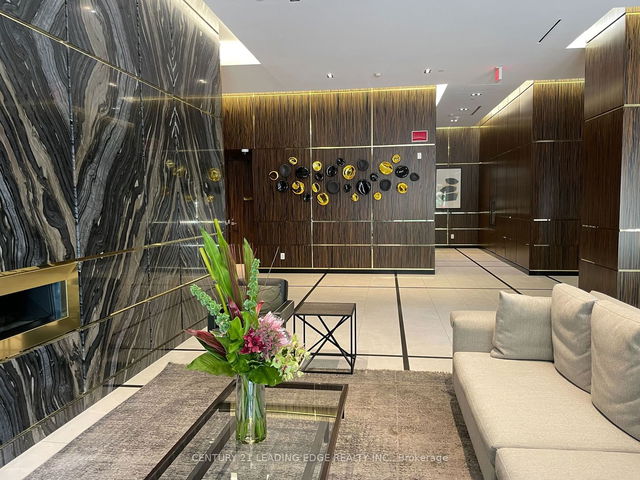1111 - 3018 Yonge Street