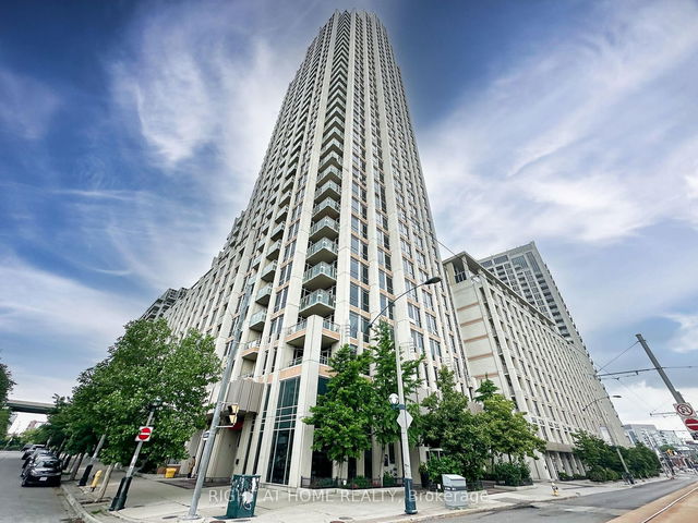 803 - 628 Fleet Street