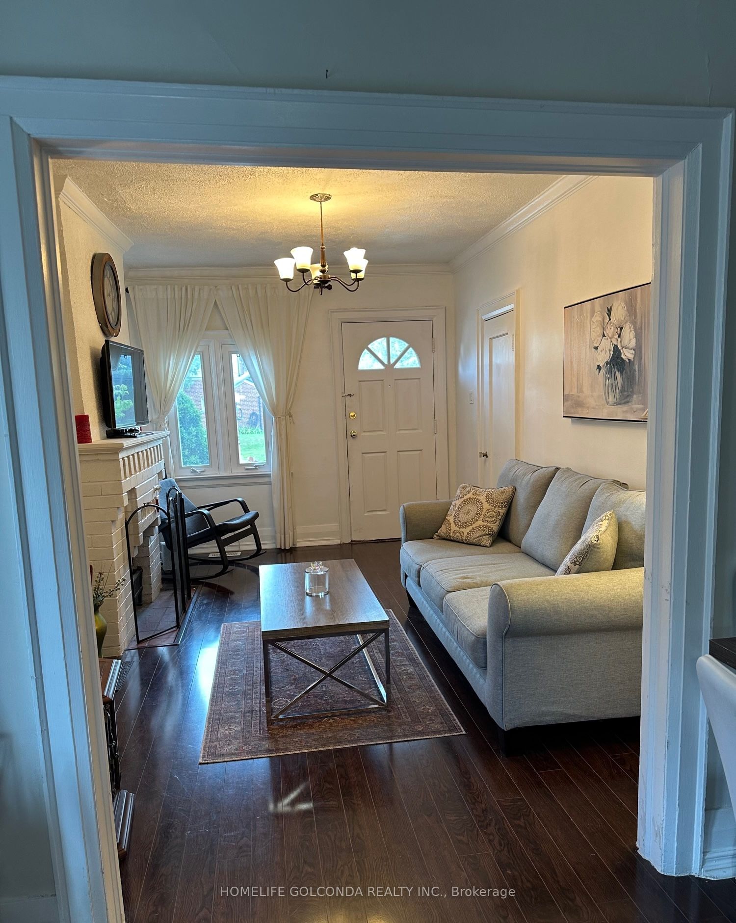Listing Image 4