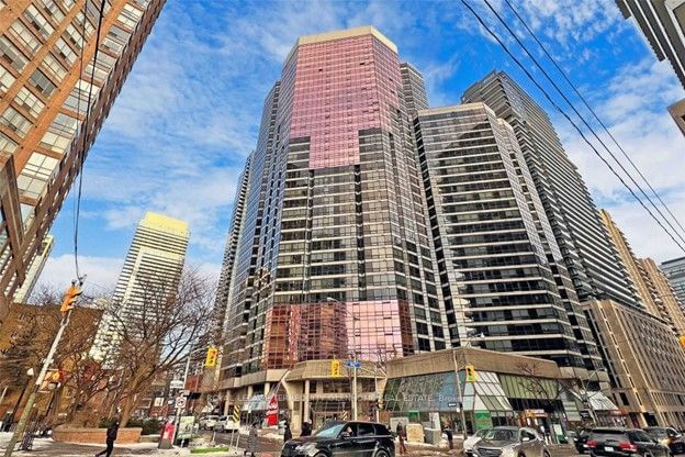 2802 - 1001 Bay Street