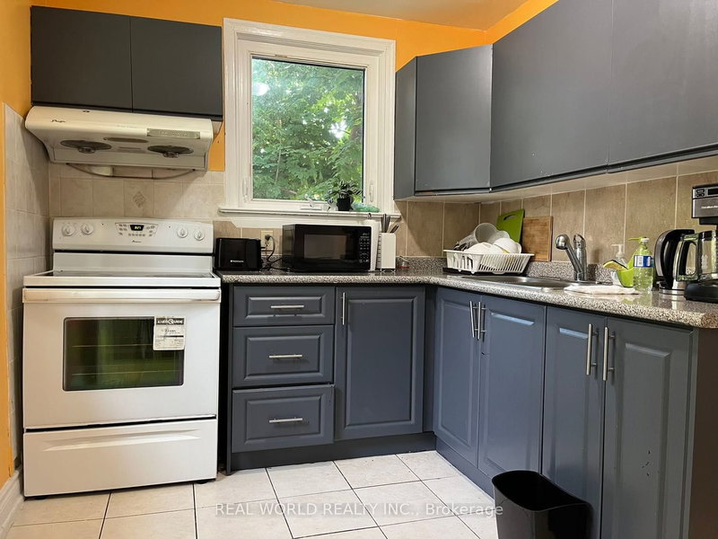 46 Connaught Ave, Toronto, M2M 1G8 | Image 2