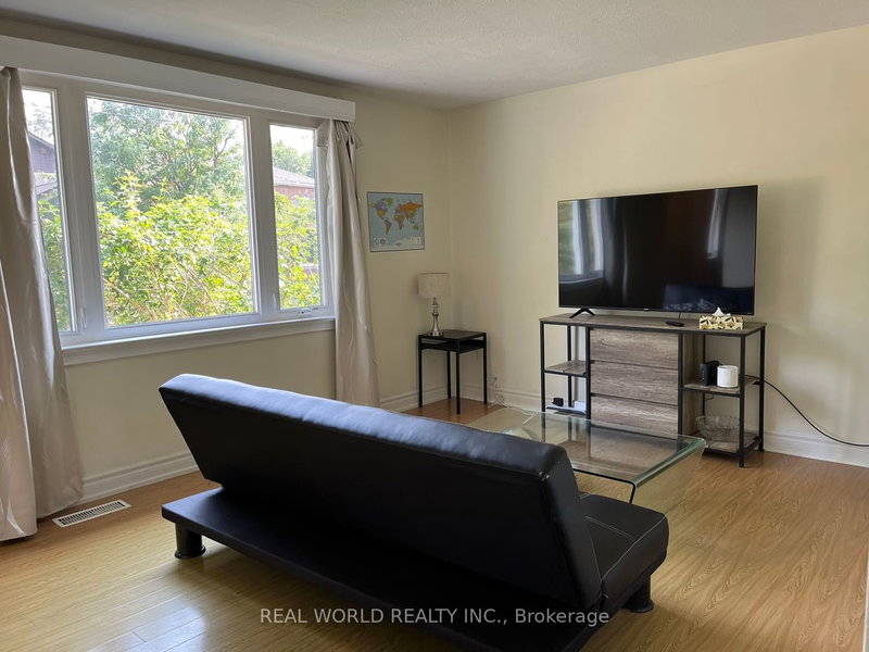 46 Connaught Ave, Toronto, M2M 1G8 | Image 3