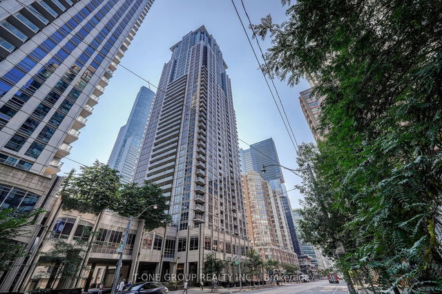 914 - 761 Bay Street