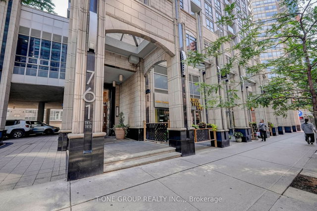 914 - 761 Bay Street