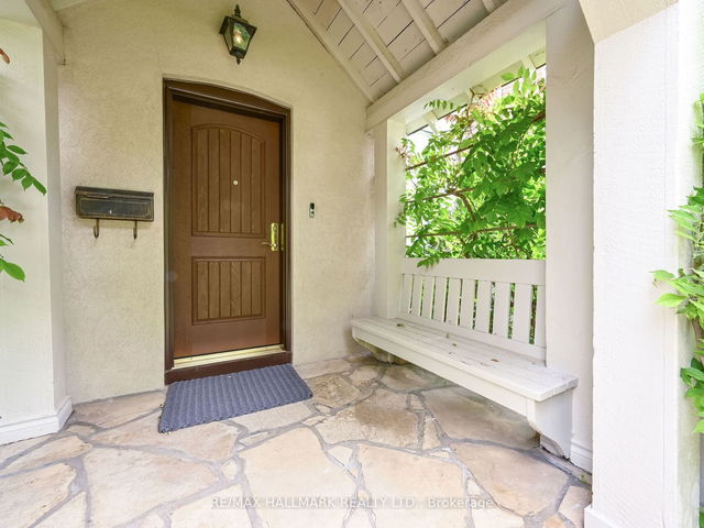 98 Dinnick Crescent