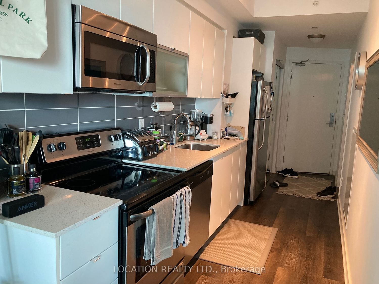 Listing Image 6