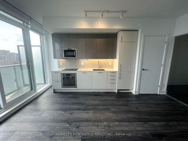 2413 - 403 Church Street