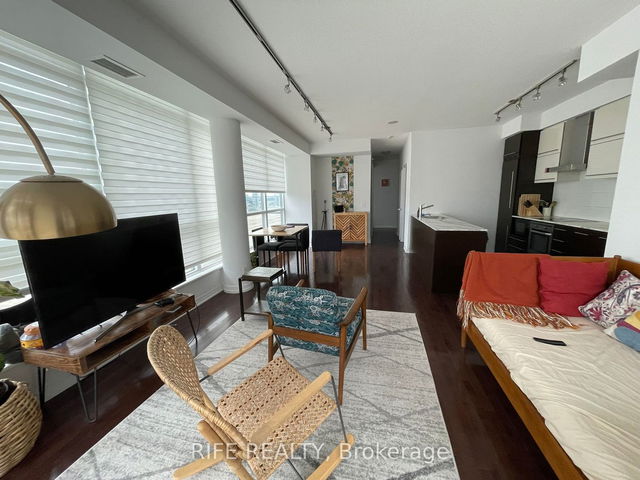 Ph608 - 770 Bay Street
