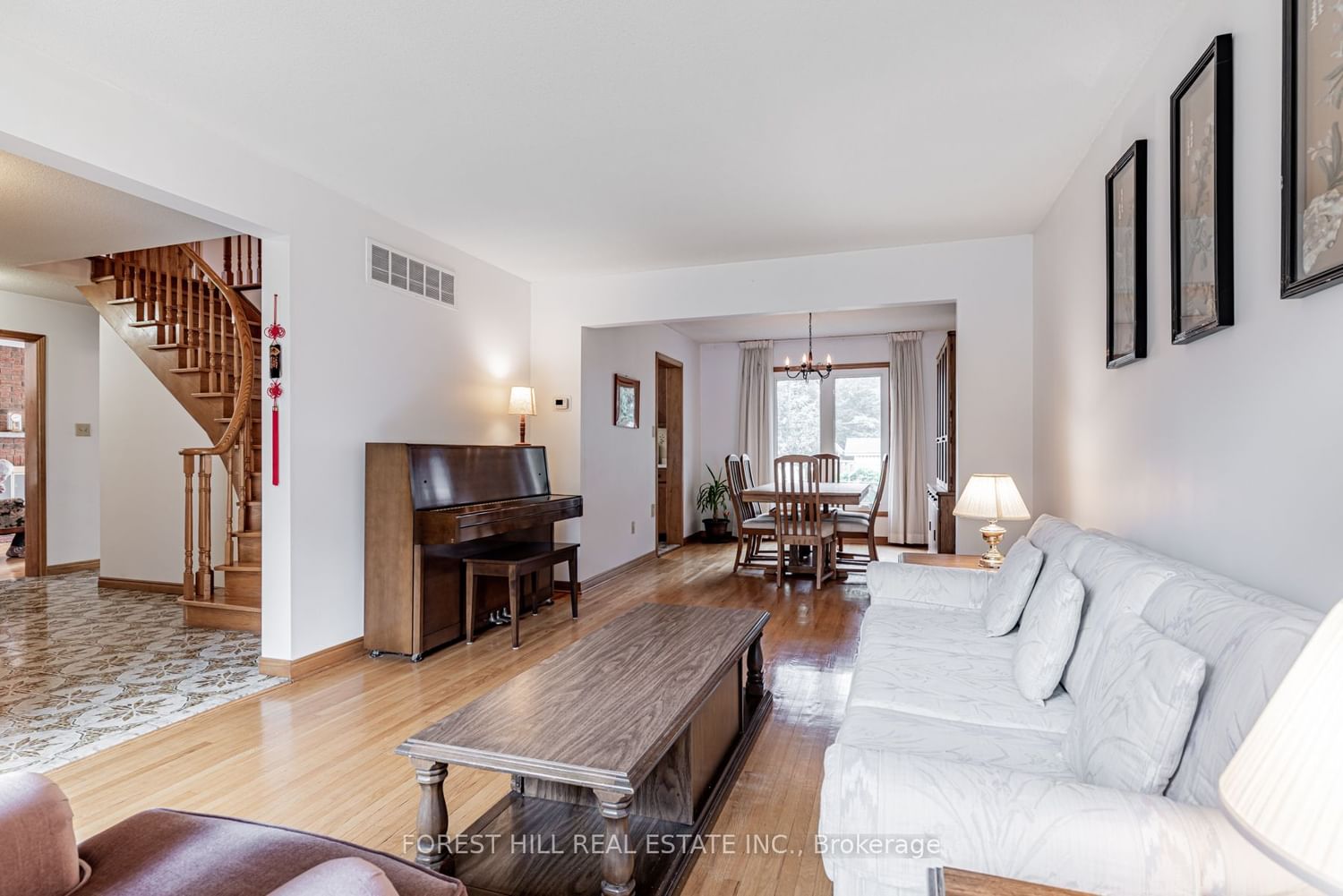 Listing Image 5