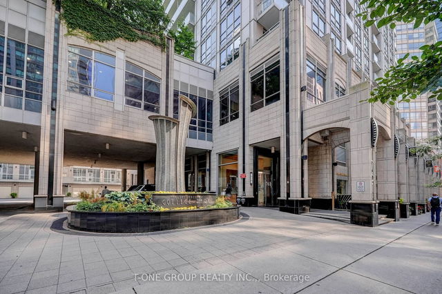 914 - 761 Bay Street