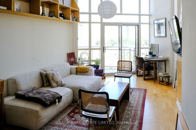 819 - 255 Richmond Street
