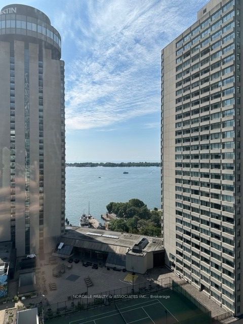 2106 - 10 Queens Quay