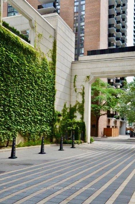 4A - 1 St Thomas St, Toronto, M5S 2B7 | Image 3