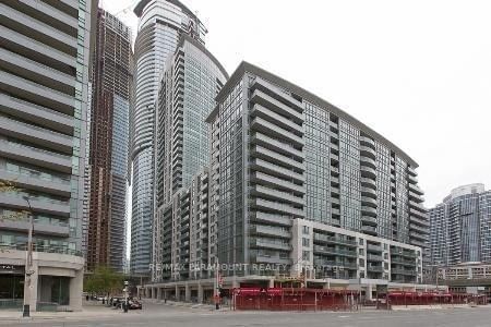 926 - 25 Lower Simcoe Street