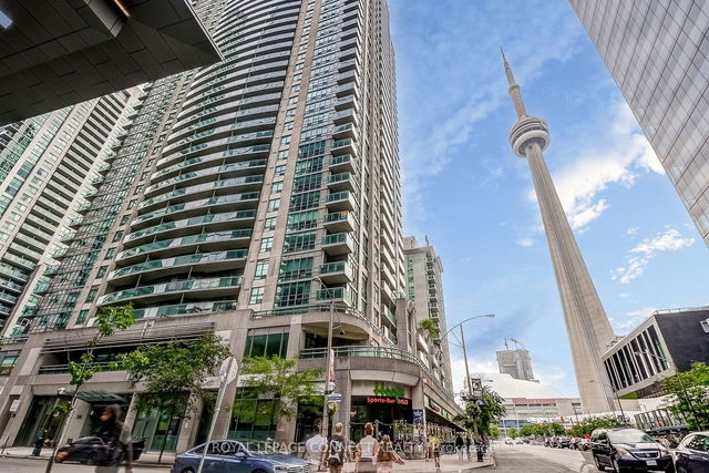 2112 - 30 Grand Trunk Crescent