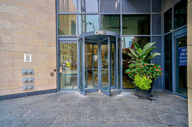 2805 - 1 The Esplanade Avenue