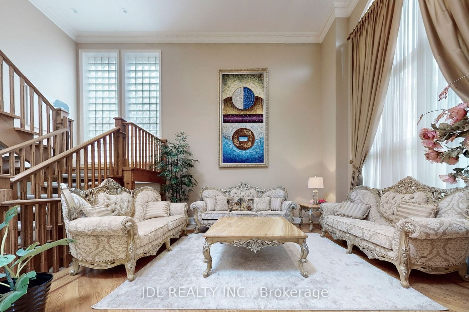 Listing Image 4