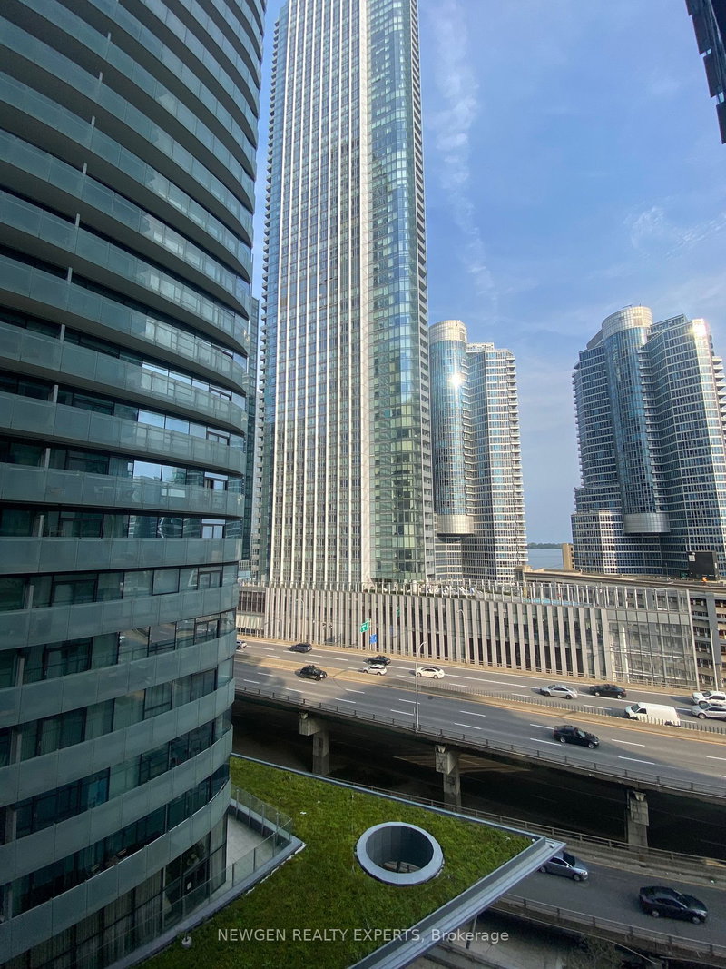 1208 - 19 Grand Trunk Cres, Toronto, M5J 3A3 | Image 3