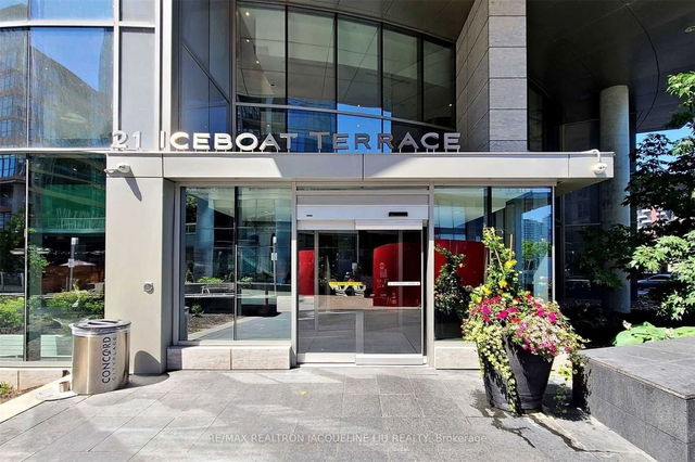 1815 - 21 Iceboat Terrace