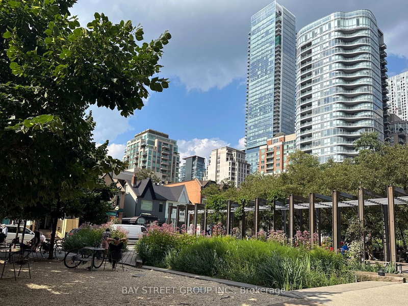 1001 - 102 Bloor St W, Toronto, M5S 1M8 | Image 3