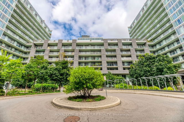 W1002 - 565 Wilson Avenue