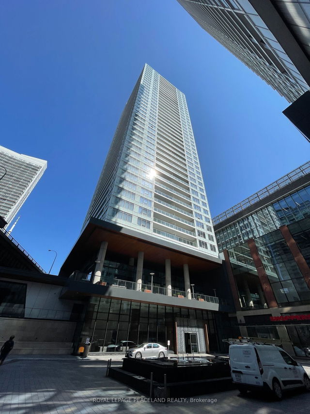 912 - 17 Bathurst Street