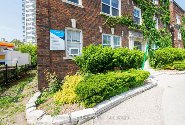 3 Claxton Boulevard