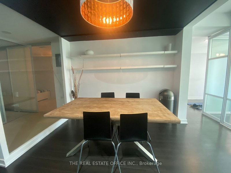 112 Fort York Blvd, Toronto, M5V 4A7 | Image 2