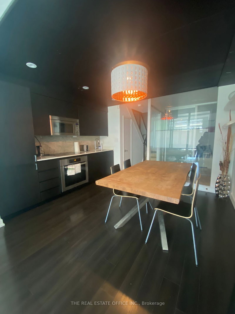 112 Fort York Blvd, Toronto, M5V 4A7 | Image 3