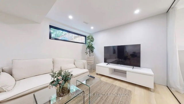 Bsmt - 87 Berkinshaw Crescent