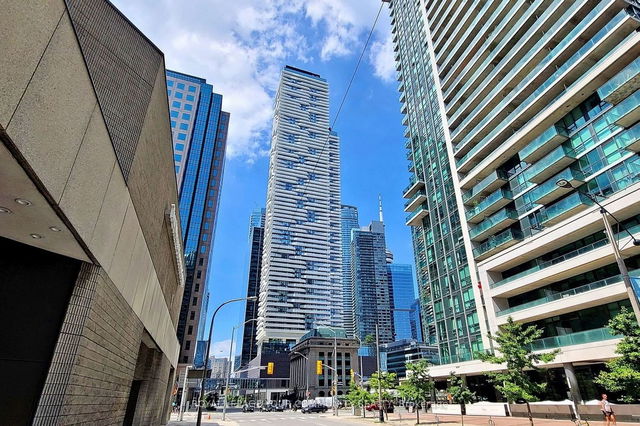2707 - 88 HARBOUR Street