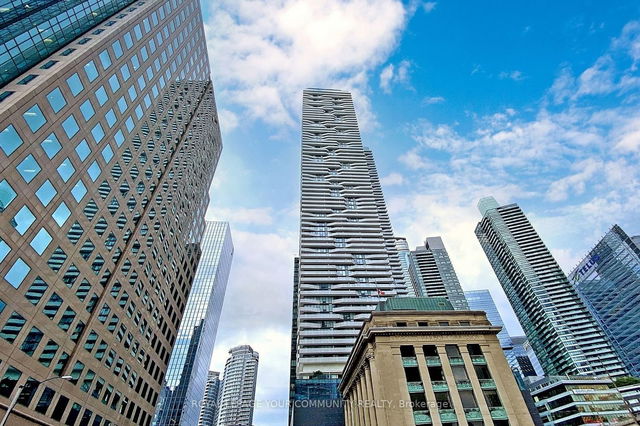 2707 - 88 HARBOUR Street