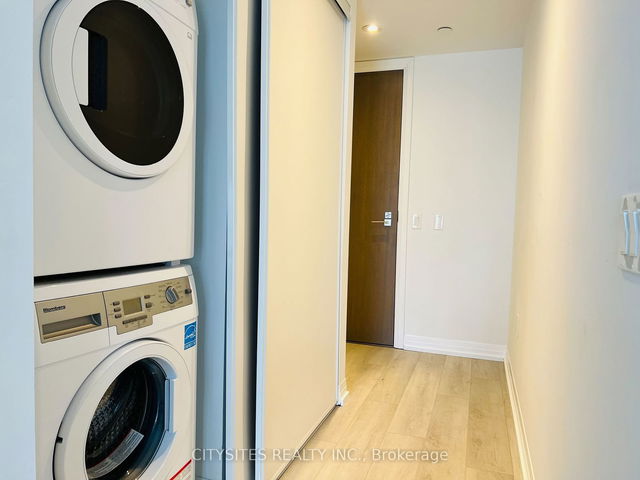 826 - 251 Jarvis Street