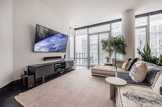 813 - 29 Queens Quay