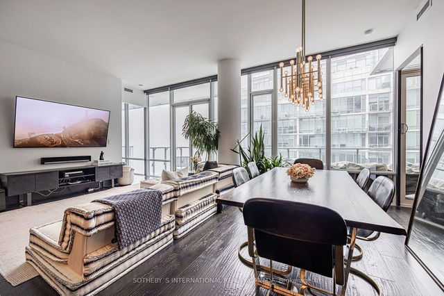813 - 29 Queens Quay